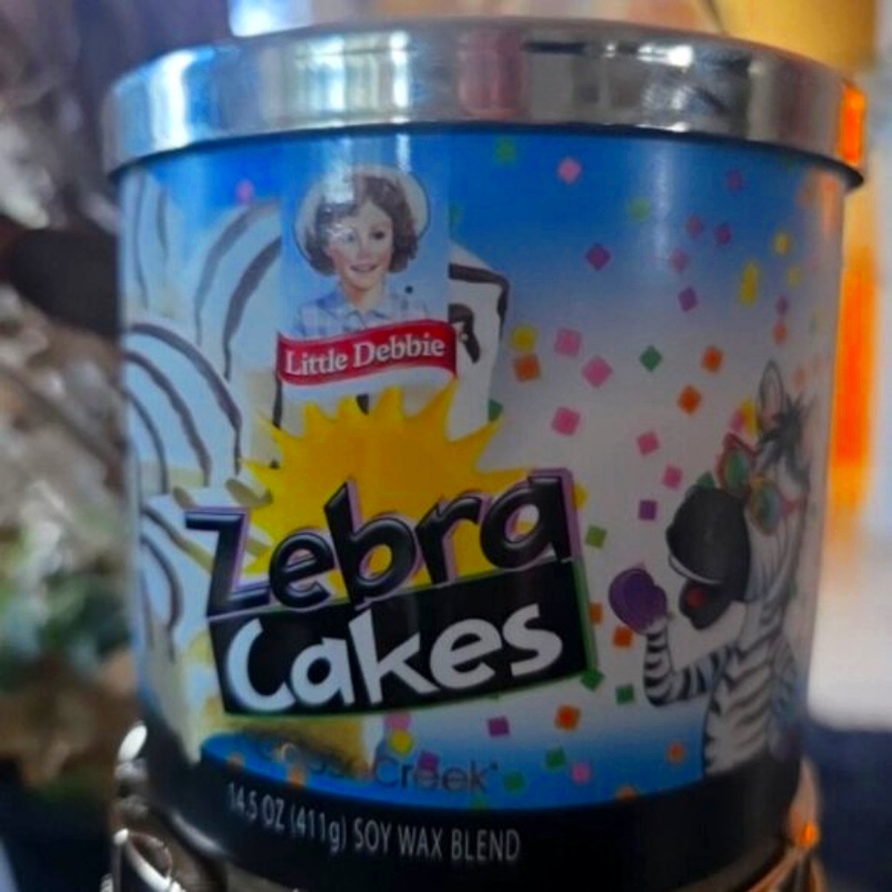🕯 Goose Creek 3-Wick Candle – Zebra Cakes – New